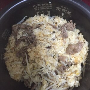 炊飯器ひとつで！もやしと牛肉の炊き込みごはん